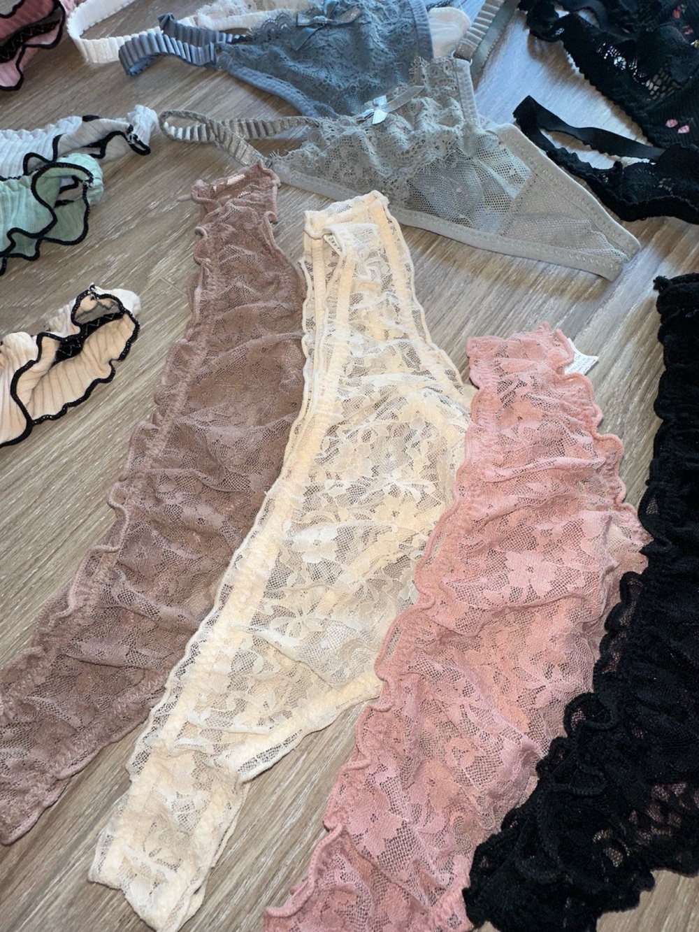 Thongs! - Picture 11 of 14